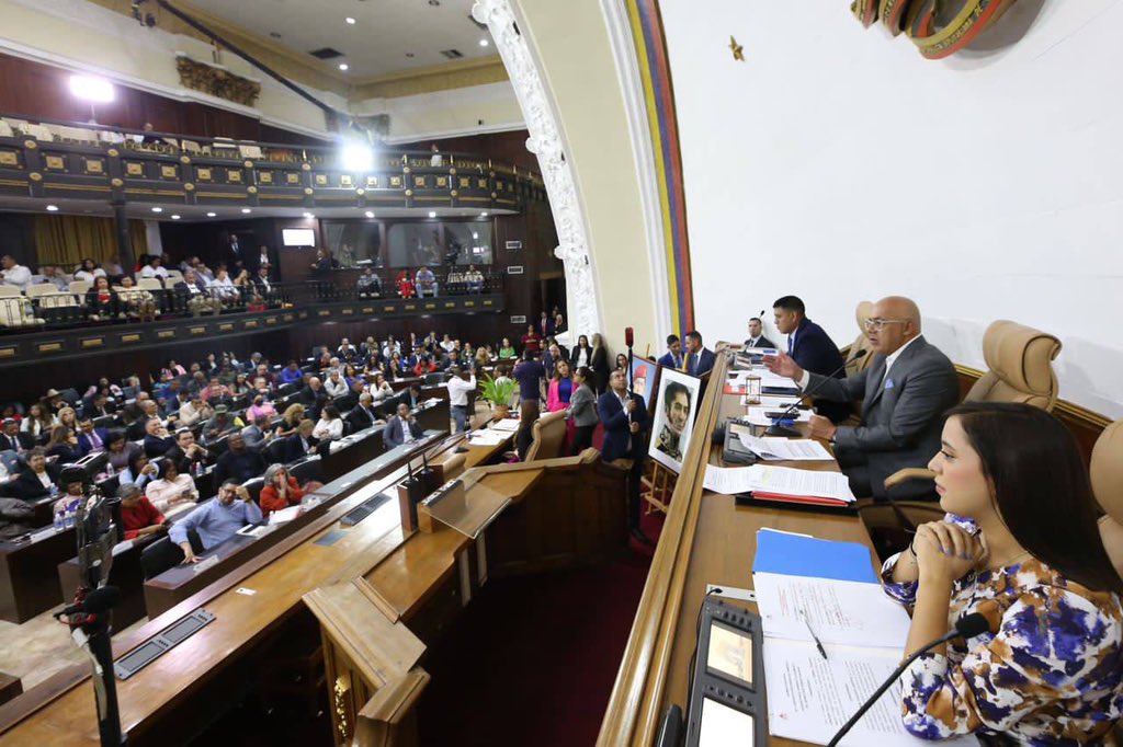 #19Sep || Diputado Pedro Lander presenta el  Proyecto de Acuerdo por el sensible fallecimiento del Dramaturgo Roman Chalbaud.

<a href="/NicolasMaduro/">Nicolás Maduro</a> 
<a href="/pinfantea/">Pedro Infante A.</a> 
<a href="/AmkValentina/">América Valiente🇻🇪</a> 
<a href="/delcyrodriguezv/">Delcy Rodríguez</a> 
<a href="/ConCiliaFlores/">Cilia Flores</a> 
<a href="/jorgerpsuv/">Jorge Rodríguez</a> 
<a href="/antvvenezuela/">ANTV Venezuela</a> 
@<a href="/VTVcanal8/">VTV CANAL 8</a> 
<a href="/PedroLanderM/">Pedro Lander Moreno</a> 
<a href="/VTVNoticias/">VTV Noticias</a>