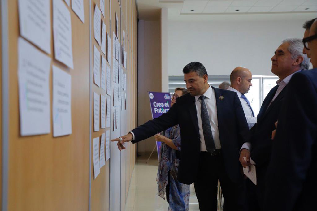 FGEGUANAJUATO's tweet photo. El Fiscal General @carloszamarr participó en un taller con ciudadanos, académicos y expertos en justicia penal para explorar futuros potenciales en la materia #Level2050
La #FiscalíaGuanajuato se mantiene en innovación constante, con visión futurista para el beneficio social. https://t.co/50vtCF40jE