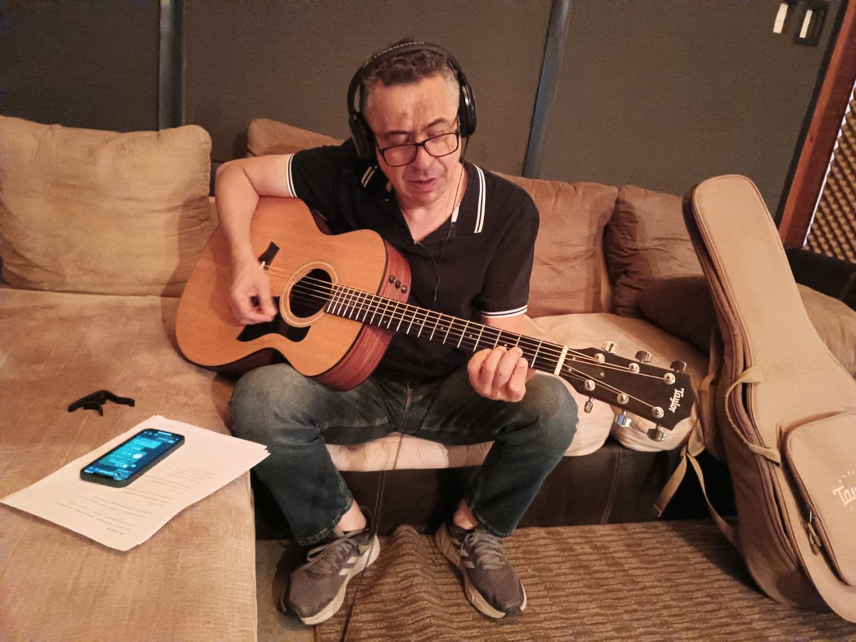 Cacho Olivas en el estudio
#producerlife