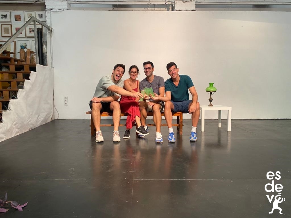 L'equipàs de #Platdepasta.
<a href="/AitorCaballer/">Aitor Caballer</a>, <a href="/PaulaLlorens_/">Paula Llorens</a>, <a href="/Pauverpuc/">Pau Vercher</a> i Joan Ballester. 
Actor, directora, actor (i autor del text) i tècnic.
Ja estem quasi preparats per estrenar aquest dijous a <a href="/russafaescenica/">Russafa Escènica</a>.

Vos esperem!

#teatre #València #russafaescènica #russafa #lgtb