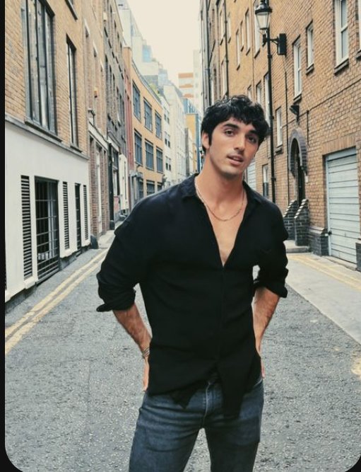 ‘ one can never go wrong with black ’