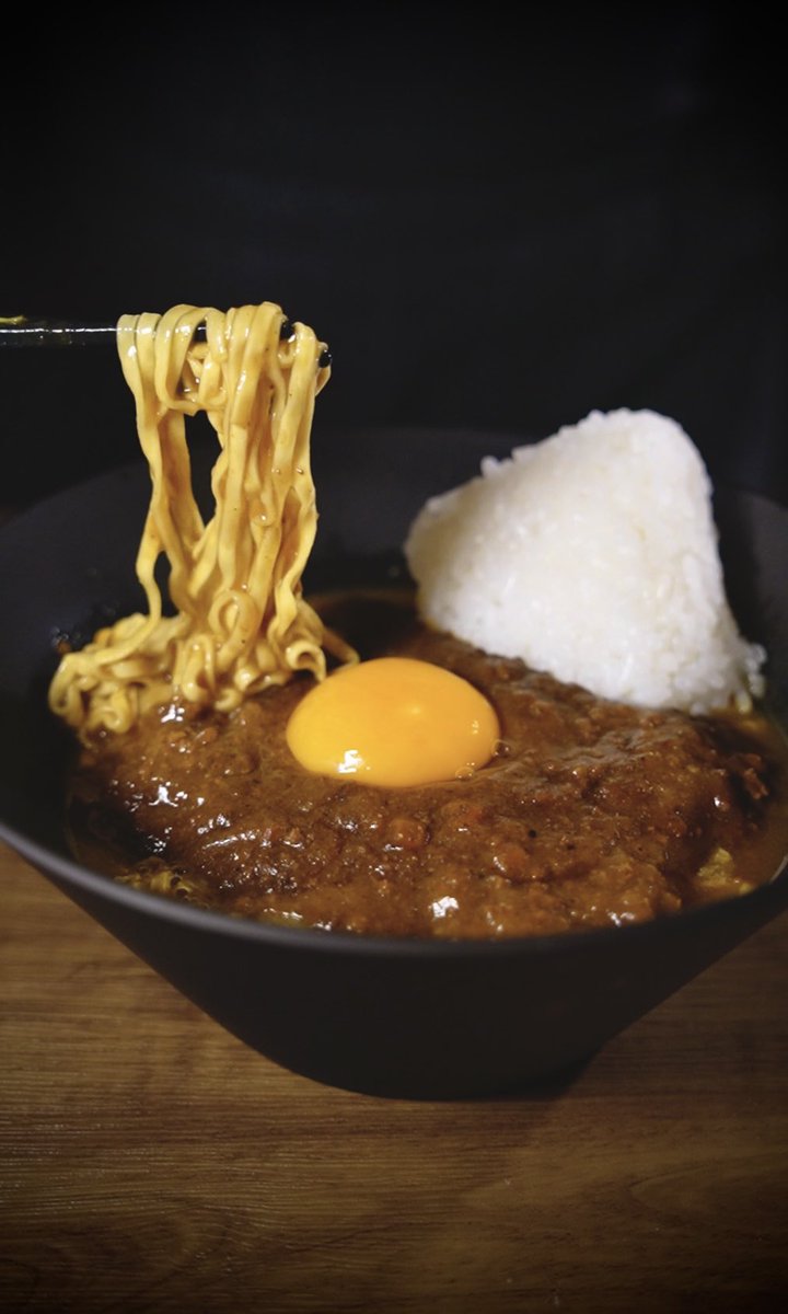 CrocosKitchen's tweet photo. 新発売の特上カップ麺さんたち🍜
量が物足りないので、キーマカレーをあいがけ🍛

量も味も満足アレンジできました👍

#カップ麺  #カレー #ファミマ 
#キーマカレー #特上カップ麺
#ズボラ飯 #男飯 #おうちごはん 
https://t.co/NfYsp0IzBZ
⬆️レシピのせています https://t.co/L9NIusJuRQ