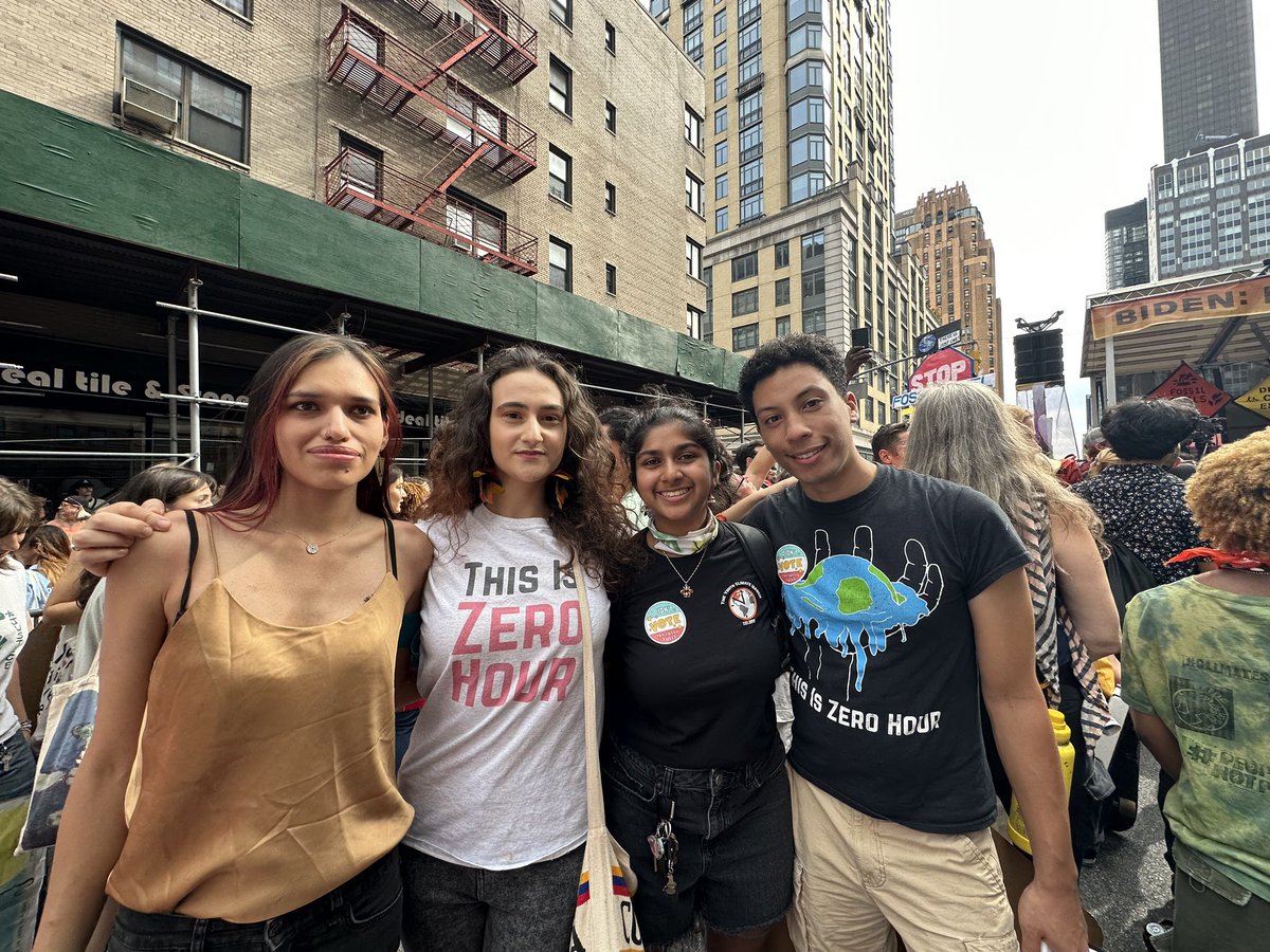 Jamie_Margolin's tweet photo. @ThisIsZeroHour @nadiabaltimore @ZanageeArtis @kalalight @ClimateNexus @guardianeco @ClimateHuman @FFF_NYC_ @FightFossils @risingtothrive @democracynow @DefendOurFuture @grist @AtmosMag @standearth @yesmagazine It’s nice to see the friends I’ve organized with since childhood but it’s also disturbing that year after year after year we keep showing up to these mobilizations, with more crucial time and battles against the #climatecrisis lost.
#ThisIsZeroHour #MarchToEndFossilFuels https://t.co/fMAsXNmK68