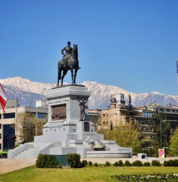 Ya que estamos cantando la marcha "Los Viejos Estandartes" inspirada en regreso del general Manuel Baquedano a la ciudad de Valparaíso en 1881, no sería mala idea reponer su estatua en la Plaza Baquedano.