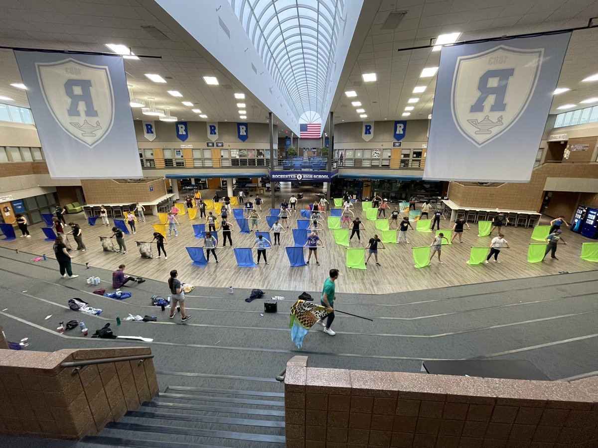 SCHSGuards's tweet photo. Over 60 members of the combined @AHSHighlanders, @RHSFalcons, and @WeAreSCHS color guards are collaborating to perfect a combined performance for the @Rochcommschools marching band festival on Saturday at RHS! @SCHSBands https://t.co/bF5Ux5qV8y