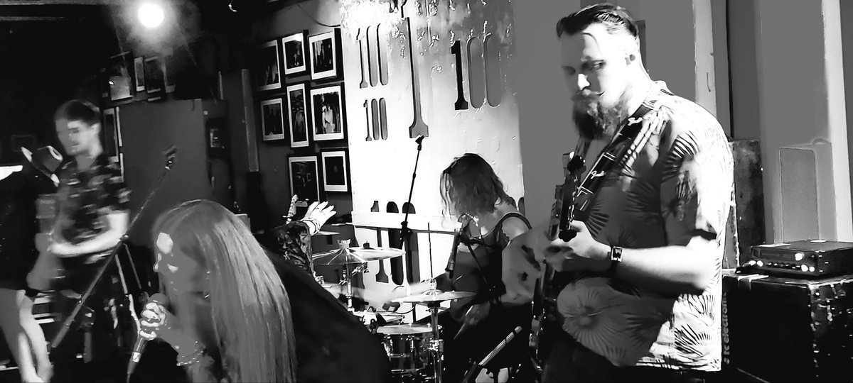 StElsewhereSra's tweet photo. A chance night out @100clubLondon and end up in the company of @bigriverblues  @BraveRivalBand what a amazing evening.  Hats off to both bands....an unbelievable array of talent and class. I wil be following these bands when back on tour, A night of absolute entertainment. https://t.co/S8Ew28r3s3