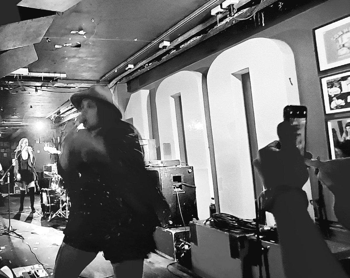 StElsewhereSra's tweet photo. A chance night out @100clubLondon and end up in the company of @bigriverblues  @BraveRivalBand what a amazing evening.  Hats off to both bands....an unbelievable array of talent and class. I wil be following these bands when back on tour, A night of absolute entertainment. https://t.co/S8Ew28r3s3