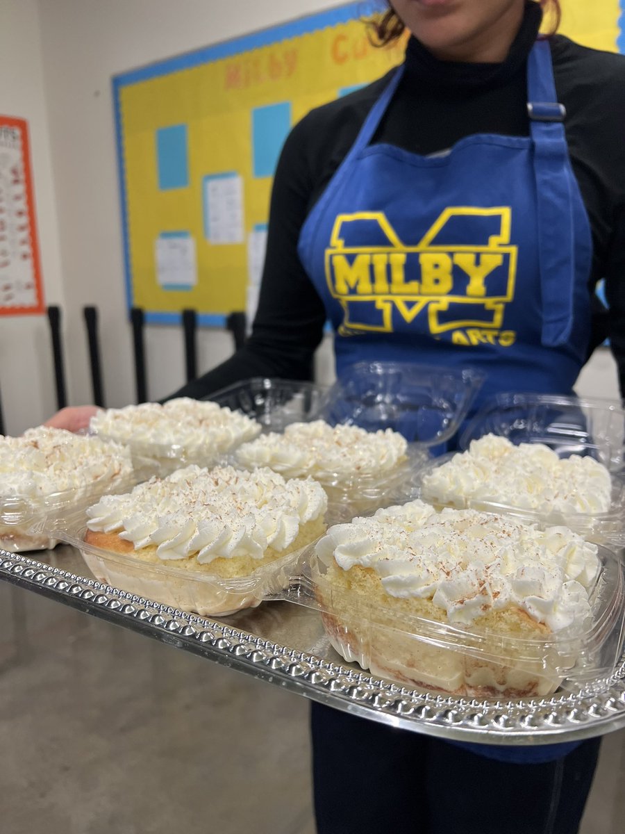 CulinaryMilby's tweet photo. Seniors working on new recipes for the #BuffaloDiner https://t.co/yWc2HIjqno