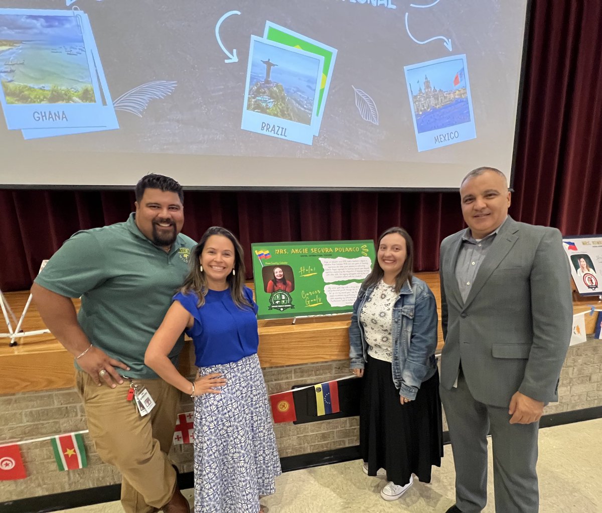KianesZee's tweet photo. Yesterday evening we celebrated the success of supporting our VIT Ms. Segura at our campus along with other fellow international teachers. Thank you Ms. Segura for your 2nd year at Walsh! 🎉 @RoundRockISD @JWalshMS @RRISD_PIEF @HafedhAzaiez @RRISDWorldLang @tiffanie4rrisd https://t.co/nRZLxFKW4r