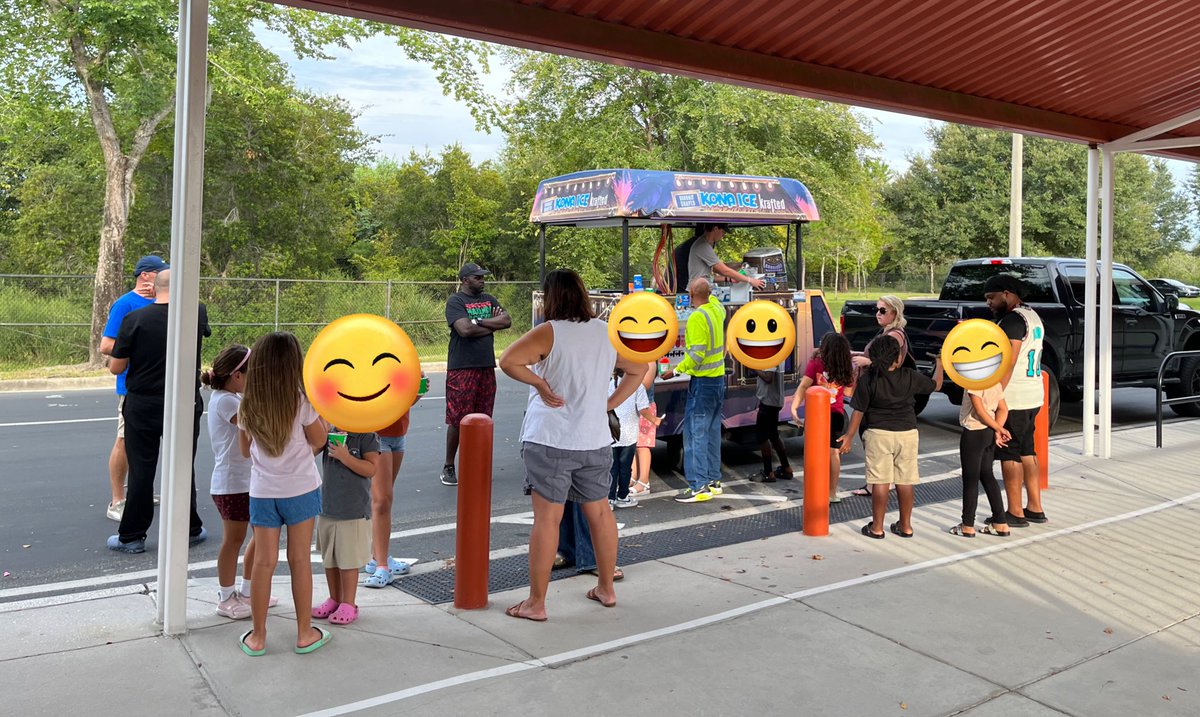 💚🦉💛 Connecting with the community and building an amazing school family during open house <a href="/WatergrassElem/">WatergrassElementary</a> <a href="/AndreaAltman2/">Andrea Altman</a> <a href="/_MrsWardell_/">Kimberly Wardell</a>