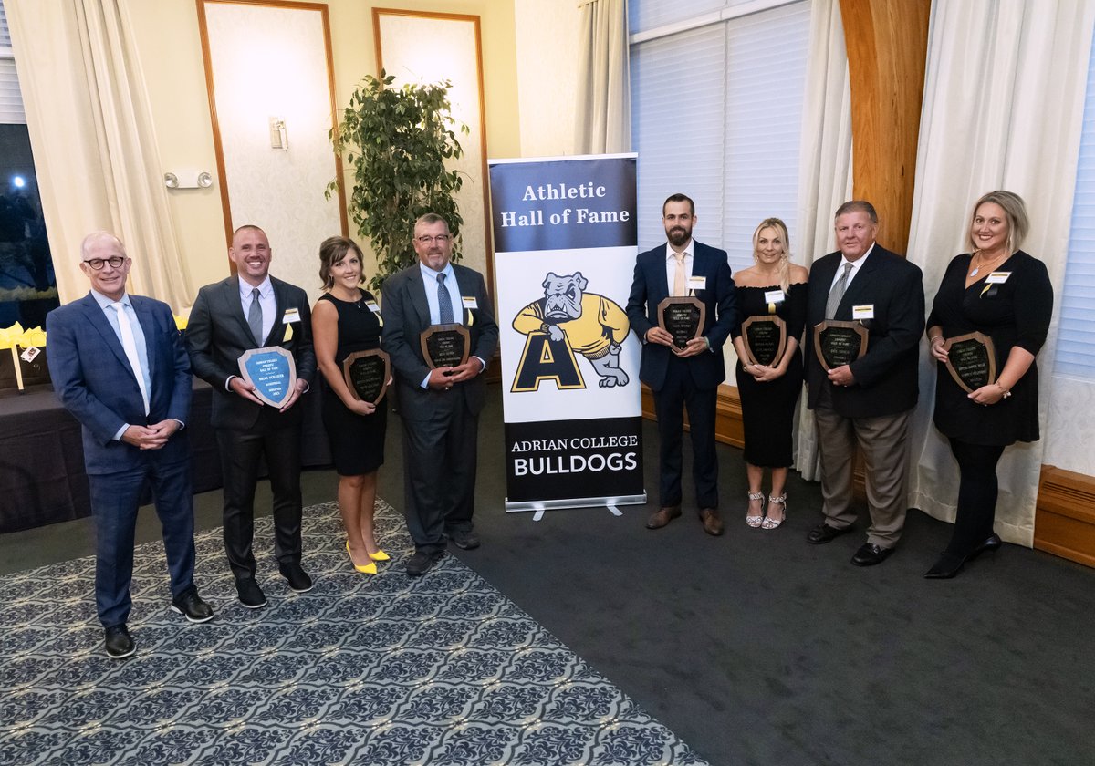 AdrianBulldogs's tweet photo. Adrian College inducted seven individuals to the Athletic Hall of Fame last Friday as part of Homecoming Weekend

📰https://t.co/F8X2bpjYOp

#GDTBAB https://t.co/lapzwS0Aii