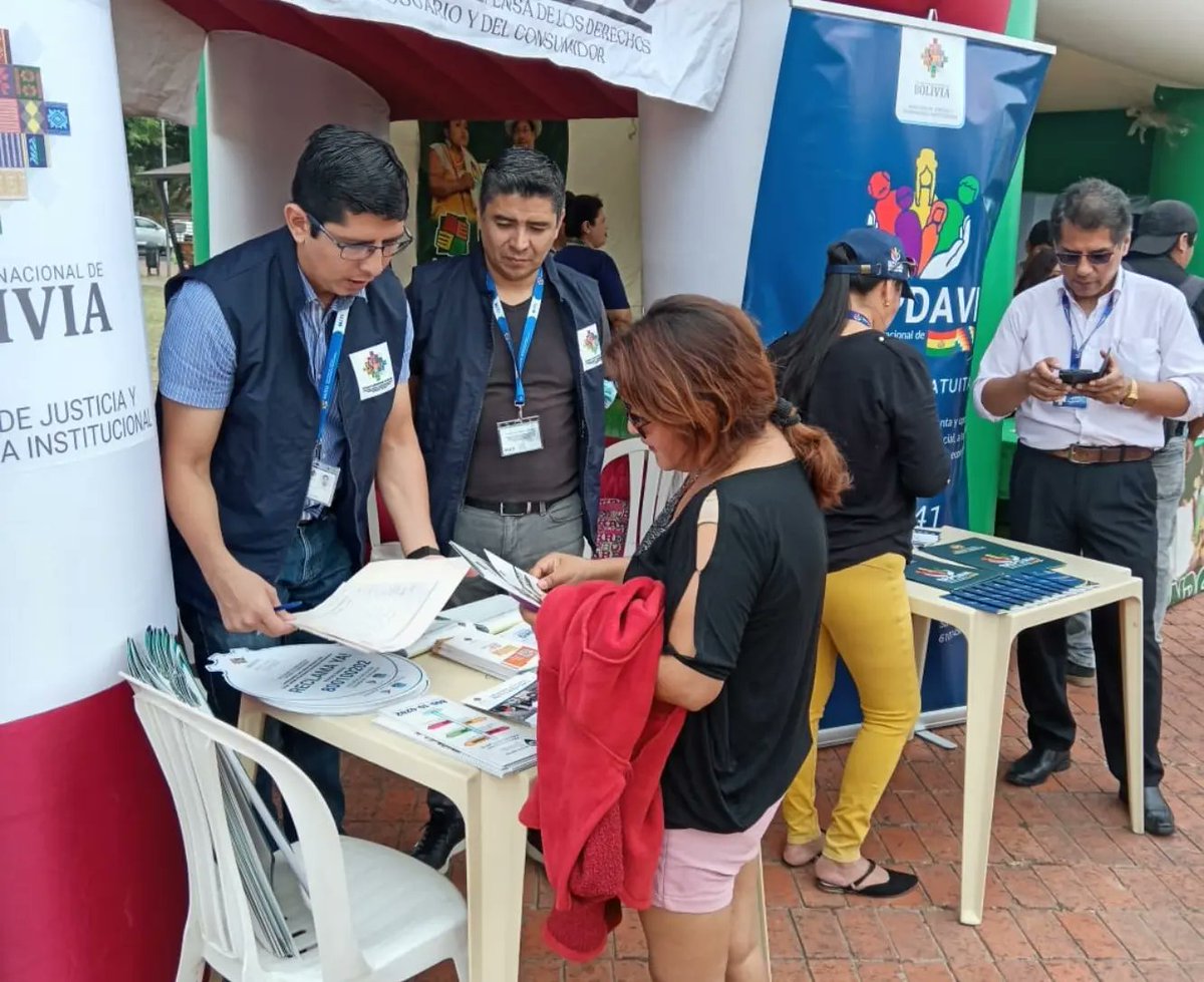 JusticiaBol's tweet photo. El @MinJusticiaBol participó de la Feria Multisectorial Plurinacional a través del Viceministerio de Defensa de los Derechos del Usuario y Consumidor, y de sus direcciones departamentales, además de los servicios que ofrece el #SEPDEP, #RPA, #SEPDAVI y los #SIJPLU Santa Cruz. https://t.co/n5d6p6sCQ8