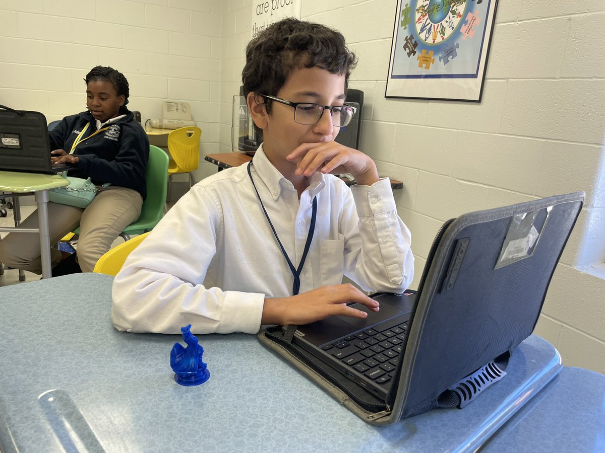 jennifischer3's tweet photo. We had a great 1st day of Clubs @PhillipsPrepIB 3D Printing Prates! We had an intro to 3D Printing and @tinkercad @makerbot @MobilePublicSch https://t.co/nowUcIFDDP