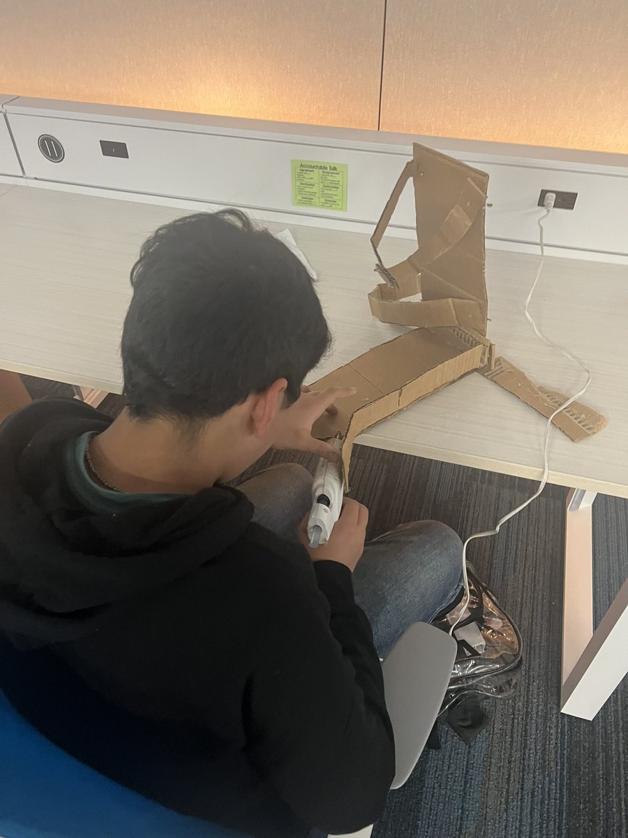 KarilyCruz's tweet photo. 👀 at our @HybridPrep students creating Ankle Foot Orthosis in @HarrisTheTechie #collaboration #engineering I can’t wait to see the final product. #crosscontent @PrincipalLuSal @N_Bernardino https://t.co/dEKv1Yx7NE