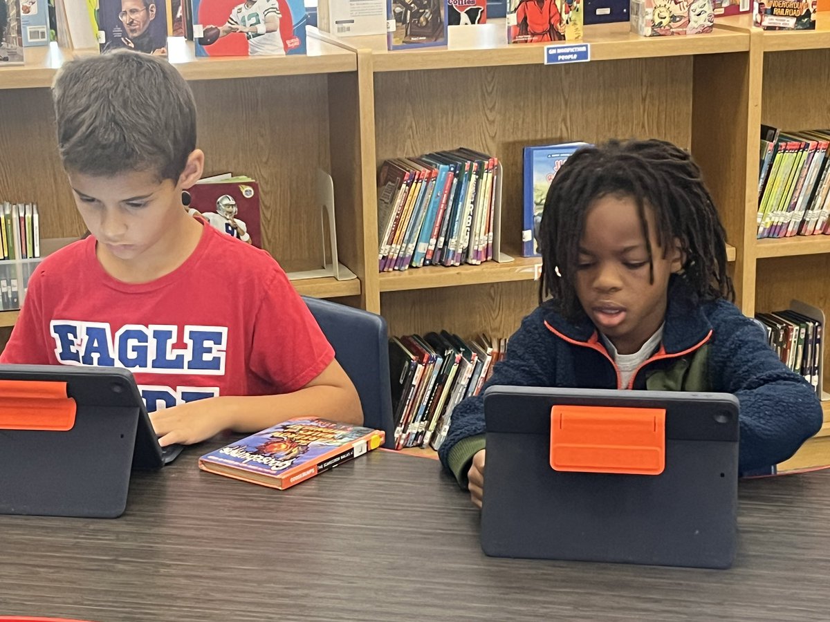 TheMrsPierce's tweet photo. Enjoyed introducing @Typing_com to our 1st and 3rd graders today. They loved every minute of it!  @LewisvilleISD @EthridgeES #wildabouttyping https://t.co/CDnsChDX76