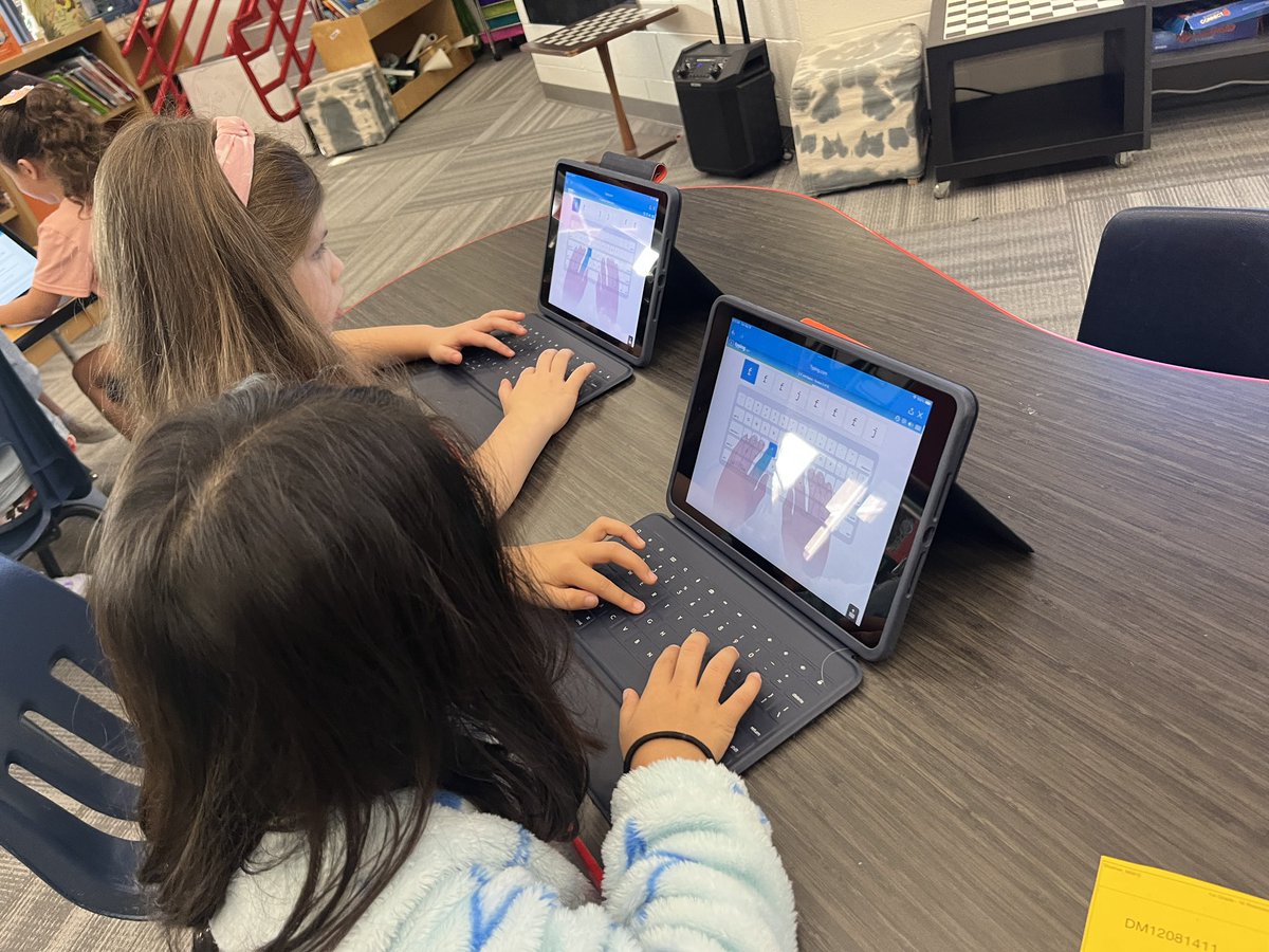 TheMrsPierce's tweet photo. Enjoyed introducing @Typing_com to our 1st and 3rd graders today. They loved every minute of it!  @LewisvilleISD @EthridgeES #wildabouttyping https://t.co/CDnsChDX76