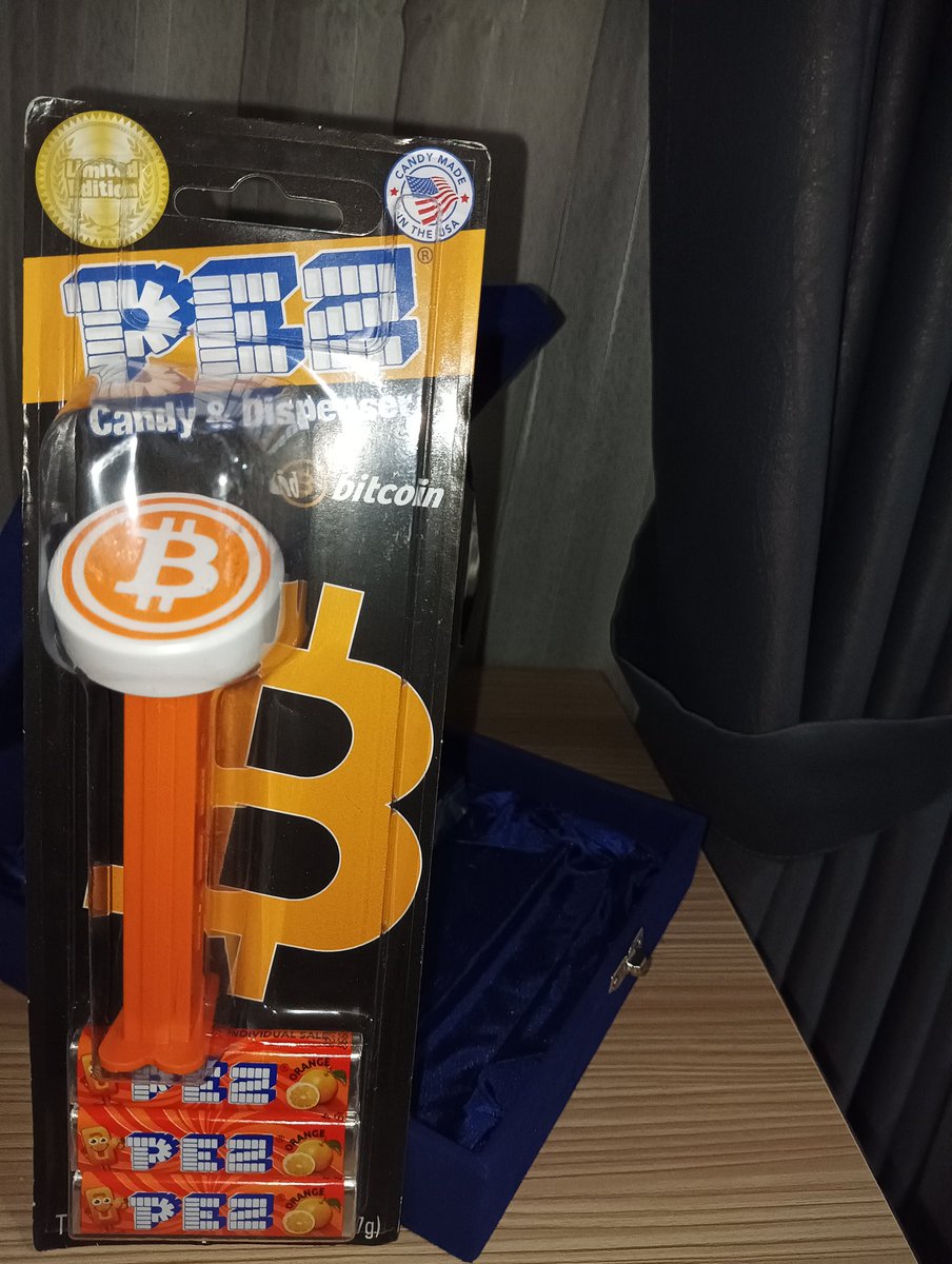 ToniteCrypto's tweet photo. @Gemini Thanks for the special limited edition gift of #PEZ $BTC #Bitcoin edition @tyler @cameron Both of you looks fabulous with the #batik shirt 😎👍 should try tell the tailor to made #BTC edition One lol 😅 https://t.co/sLlkolxzLM