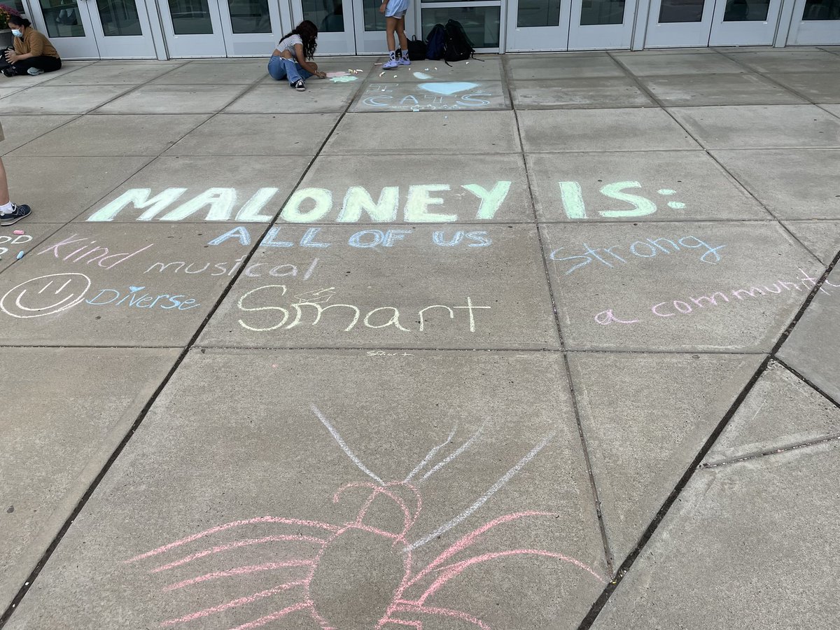 DaveMontemurro's tweet image. Chalk the walk.  Amazing messages from our students. @straubmhs @Donewaldj @missciotto @BronkMPS @MeridenK12