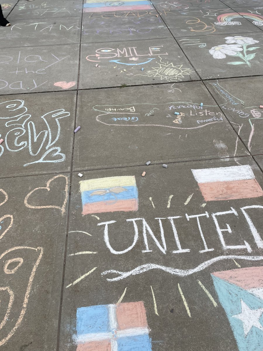 DaveMontemurro's tweet image. Chalk the walk.  Amazing messages from our students. @straubmhs @Donewaldj @missciotto @BronkMPS @MeridenK12
