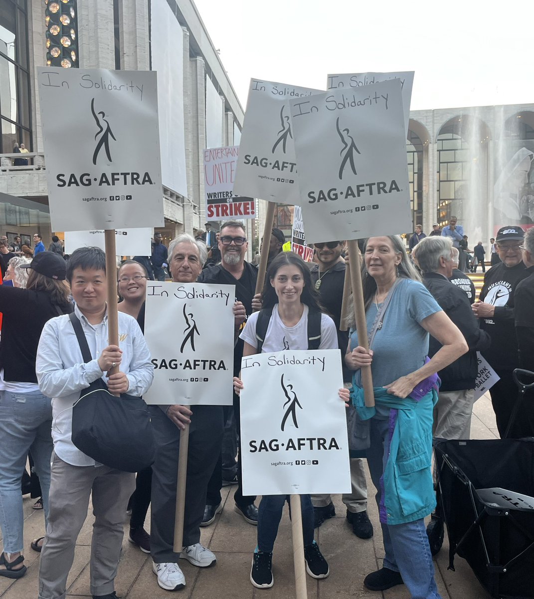 SAGAFTRANY's tweet image. #SagAftraMembers stand in solidarity with the Musicians of New York City Ballet #local802 #musicianscontracts