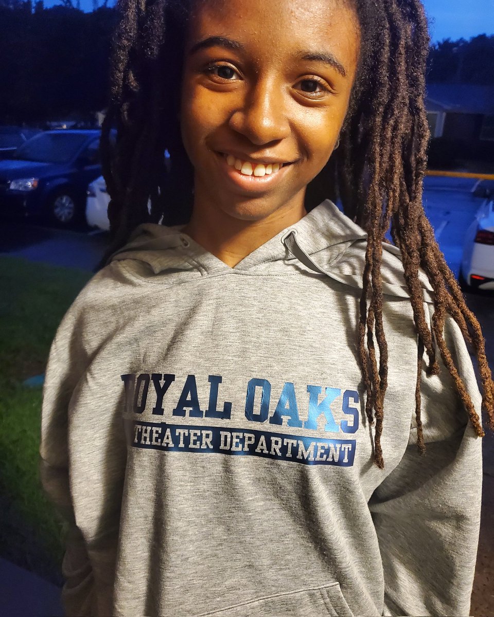 MsDMickens's tweet photo. She got dress as her favorite teacher and my high schooler picked me.... awww https://t.co/Wn8DU5qujp
