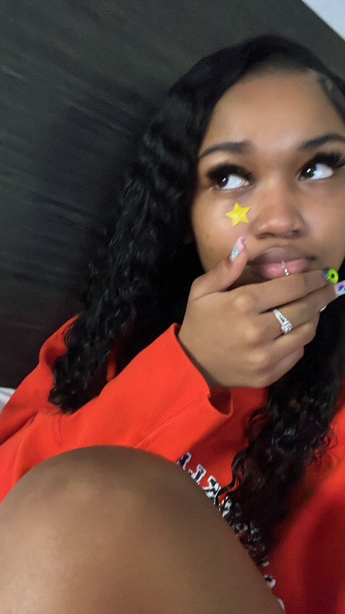cceemoniee's tweet photo. shawty say she love me https://t.co/1LuLc4kaFj