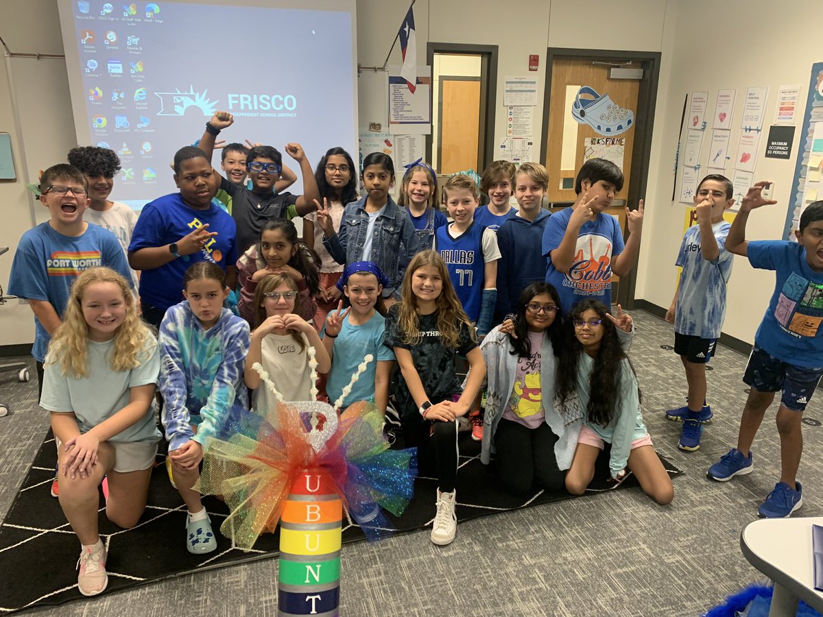 MsYoungs5th's tweet photo. A little late, but blue house brought home the spirit stick last week!! How cute are these guys and our mini version of the school spirit stick !? “Who’s gonna rock the house, say blue’s gonna rock the house!” 🤘🏾💙 @Robertson_Elem #RESUbuntu #RobertsonU https://t.co/PbaLyEzw8P