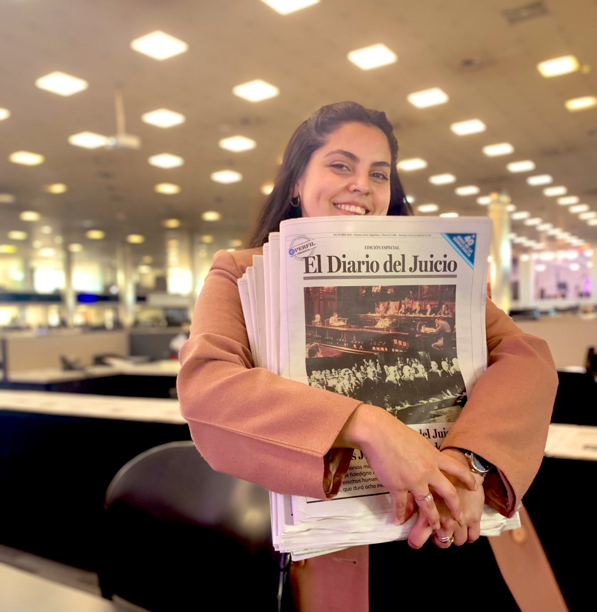 melodyblanco_'s tweet photo. Hoy se imprimió El Diario del Juicio. Reedición histórica del diario de 1985 donde Perfil cubrió el Juicio a las Juntas. Tuve el honor de ser parte de la edición junto a  @rodrigo_lloret 
Agradecida por la oportunidad y muy feliz por ser parte. 🙌🏼 https://t.co/9i7At1G73S