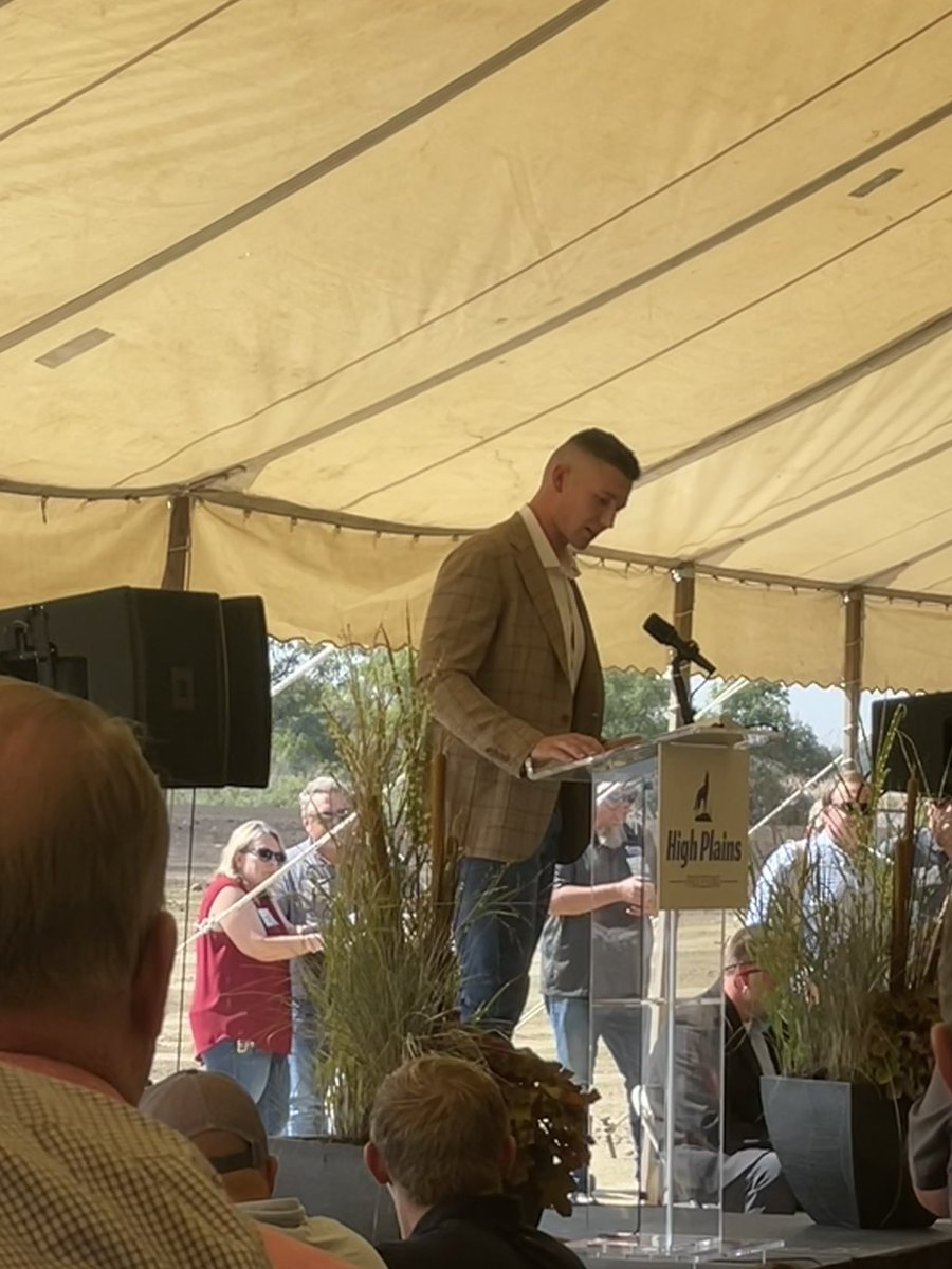 ChetEdinger's tweet photo. Big day in my hometown of Mitchell SD. High Plains Partners had their ground breaking.
It’s a 35 million bushel #soybean crush plant. That can also crush other oils. #sunflower #camelina
Not many Midwest communities can claim an #ethanol plant & a crush plant. #prettyProud https://t.co/5G2KQjmb7O