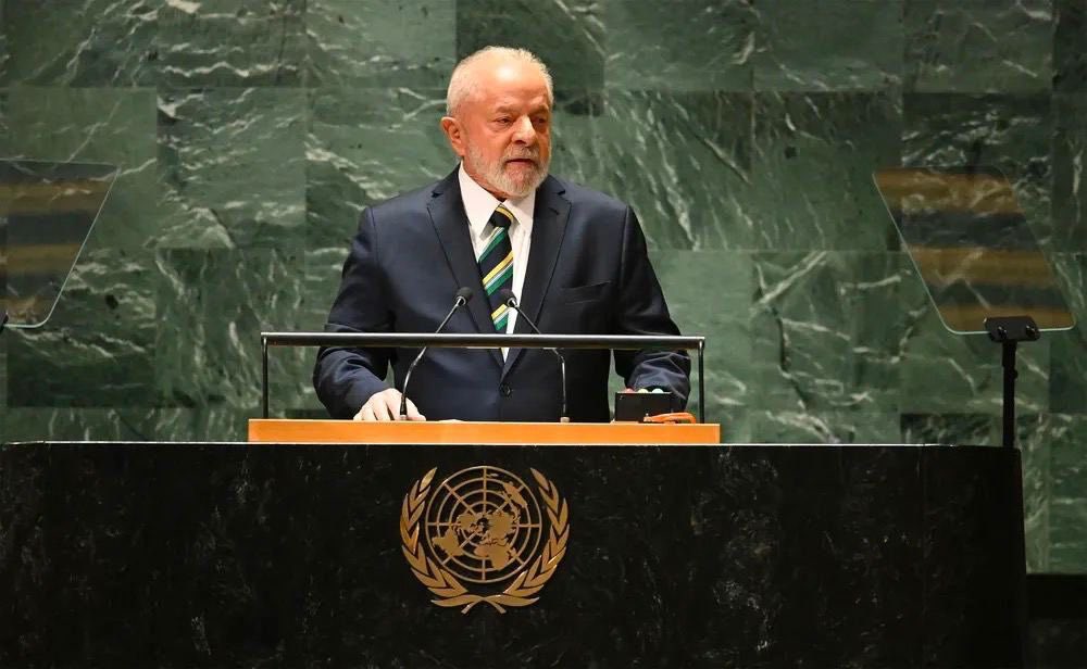 caleromarcelo's tweet photo. BRAZIL IS BACK!
Depois de 4 anos de vergonha, um discurso que honra as melhores tradições da diplomacia brasileira, que tanto nos orgulha. 🇧🇷🇺🇳 https://t.co/nBRPpYm9yR