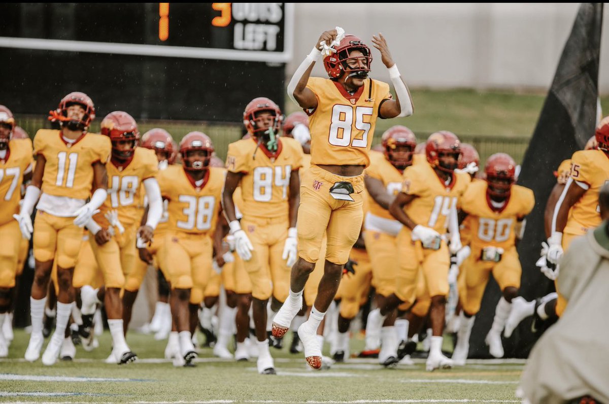 AJEzell_'s tweet photo. After speaking with @Need4Speed1300 I am truly blessed to receive my very first offer to @TuskegeeUniv ❤️#AGTG https://t.co/hdj5lqWmIv