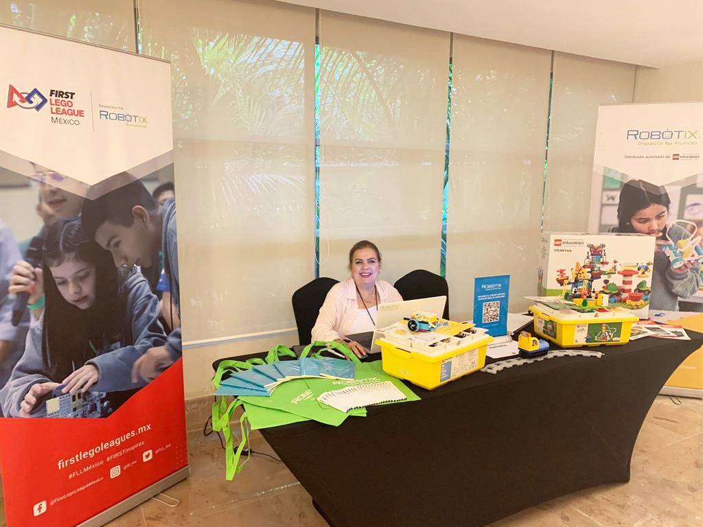 SoyRobotiX's tweet image. Del 18 al 20 de septiembre, se realiza el Seminario Nacional de Profesionalización Académica 2023 de la Red de Colegios Semper Altius. 

Agradecemos la invitación a este evento para tener la oportunidad de dar a conocer nuestros programas STEM.

#SoyRobotiX #LEGOEducation #STEM