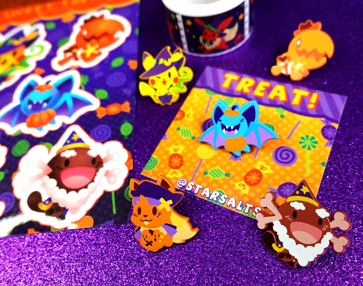 starsalts's tweet photo. 🎃 Trick-or-Treat Mystery pin packs have arrived in my shop just in time for the season!
Will you be greeted by some friendly faces flaunting their festive fashion or by a group of grinning ghosts in their ghoulish garb? Ooo spooky mystery oooo 👻🍭 https://t.co/mu33YKOnrH