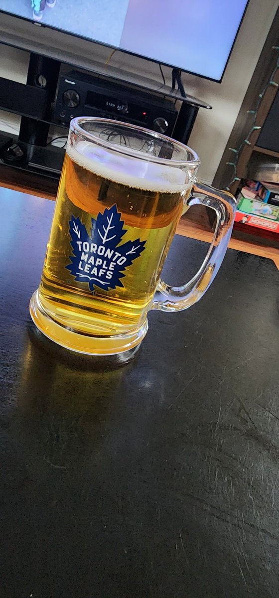 GuyOn2Wheelz's tweet image. Home relaxing,  getting ready for hockey season! #leafsnation #leafsforever #beerisgood @MapleLeafs #yvr #vancouver #northvan #northshore