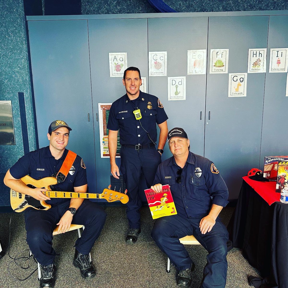 LACoFDDiv4's tweet photo. @lacountyfd #Firefighters from station #35 reading to residents  @city_of_cerritos library. 
#artesia#bellflower#cerritos#lakewood
#hawaiiangardens#paramount#lamirada#lahabra#signalhill#norwalk#picorivera
#firefighter#firedepartment#losangeles
#janicehahn#lacountyfd https://t.co/d2OCfhmT9Z
