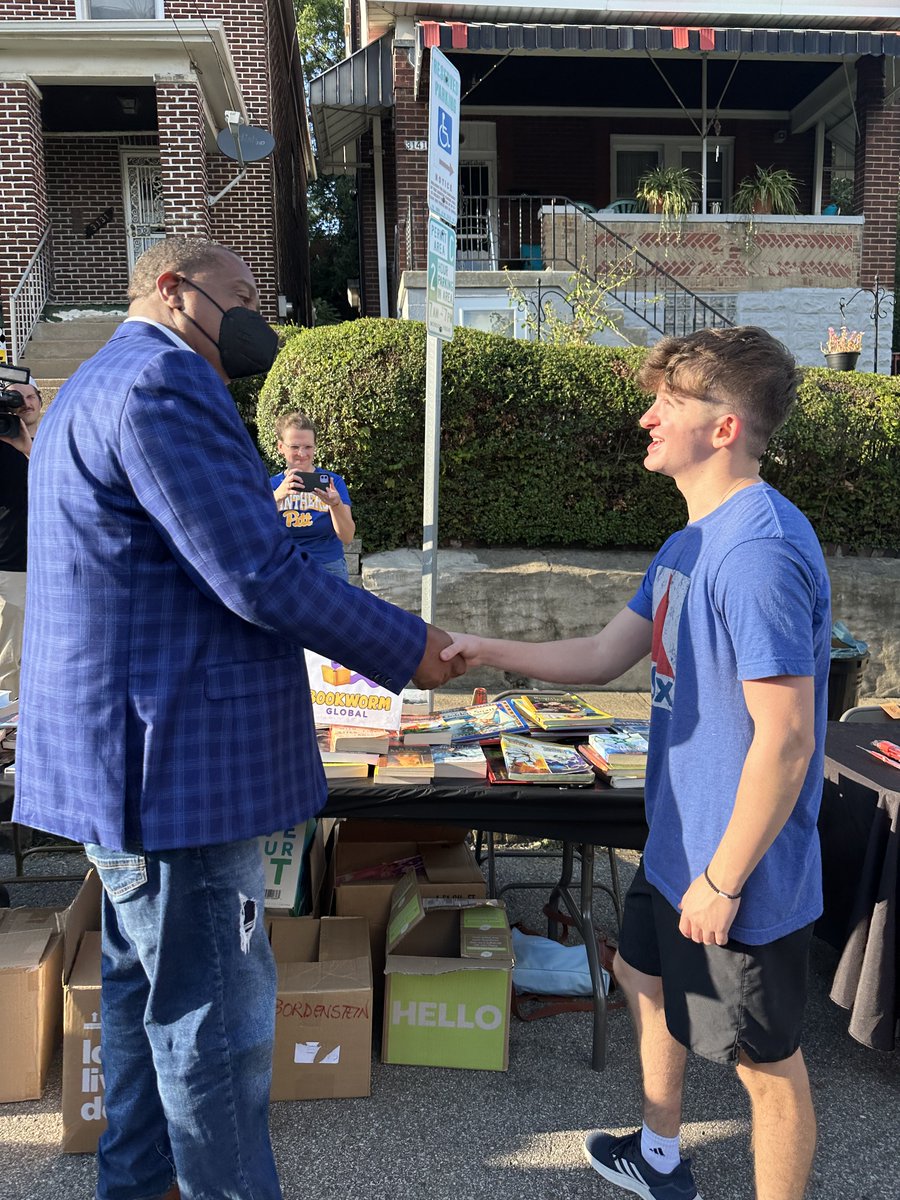 Matthew was honored to be invited to Mayor Gainey’s new initiative, City in the Streets. This block party brings gov and community neighborhoods in Pittsburgh. He distributed 100s of books in West Oakland.
@CityofPittsburgh @citypgh @mayoredgainey <a href="/uscschools/">Upper St. Clair School District</a> <a href="/Mayor/">emad eldin</a> EdGainey