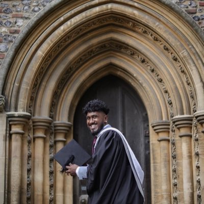 Mathu_Jeya's tweet photo. Studied International Business whilst running an International Business🎓💫 

#BAInternationalBusiness #RisingEventsCanada 

📸 @snapsbysaj https://t.co/vZgpQbIFNj