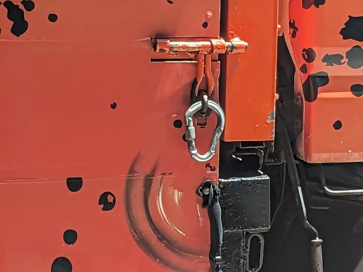 The_Mr_Kap's tweet photo. @Jbarr Carabiner used to hold a door closed in the Dominican Republic. https://t.co/szL4qXEPgF