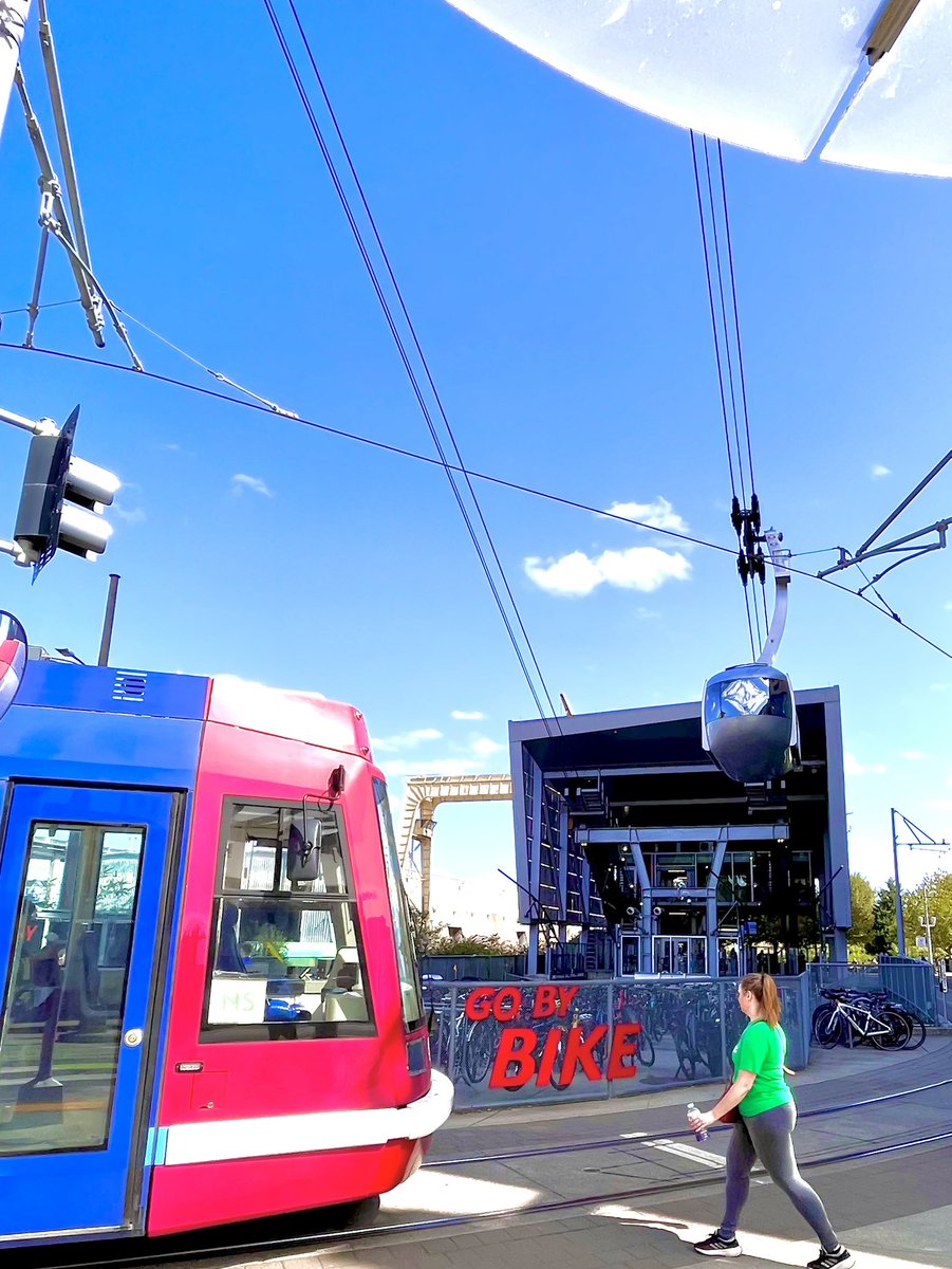 igartaSD's tweet photo. Confluence of modes - walk, bike, streetcar, tram - South Waterfront, Portland https://t.co/CP2ygWTmVS