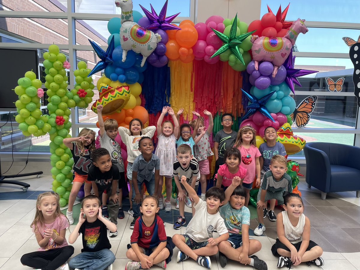 MissHill_CE's tweet photo. Happy Hispanic Heritage month from these cuties!
@HumbleISD_CE #worldchangers #betheeffect https://t.co/5CD63ao5WC