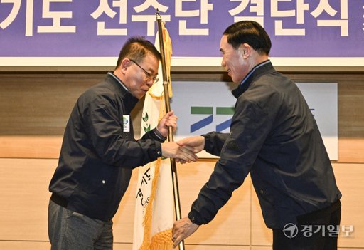 ekgib's tweet image. &amp;lt;경기포토&amp;gt; 제104회 전국체육대회 경기도 선수단 결단식

#전국체육대회 #경기도선수단 #결단식 #경기도체육회관 #염태영 #이원성 #경기포토 #경기일보