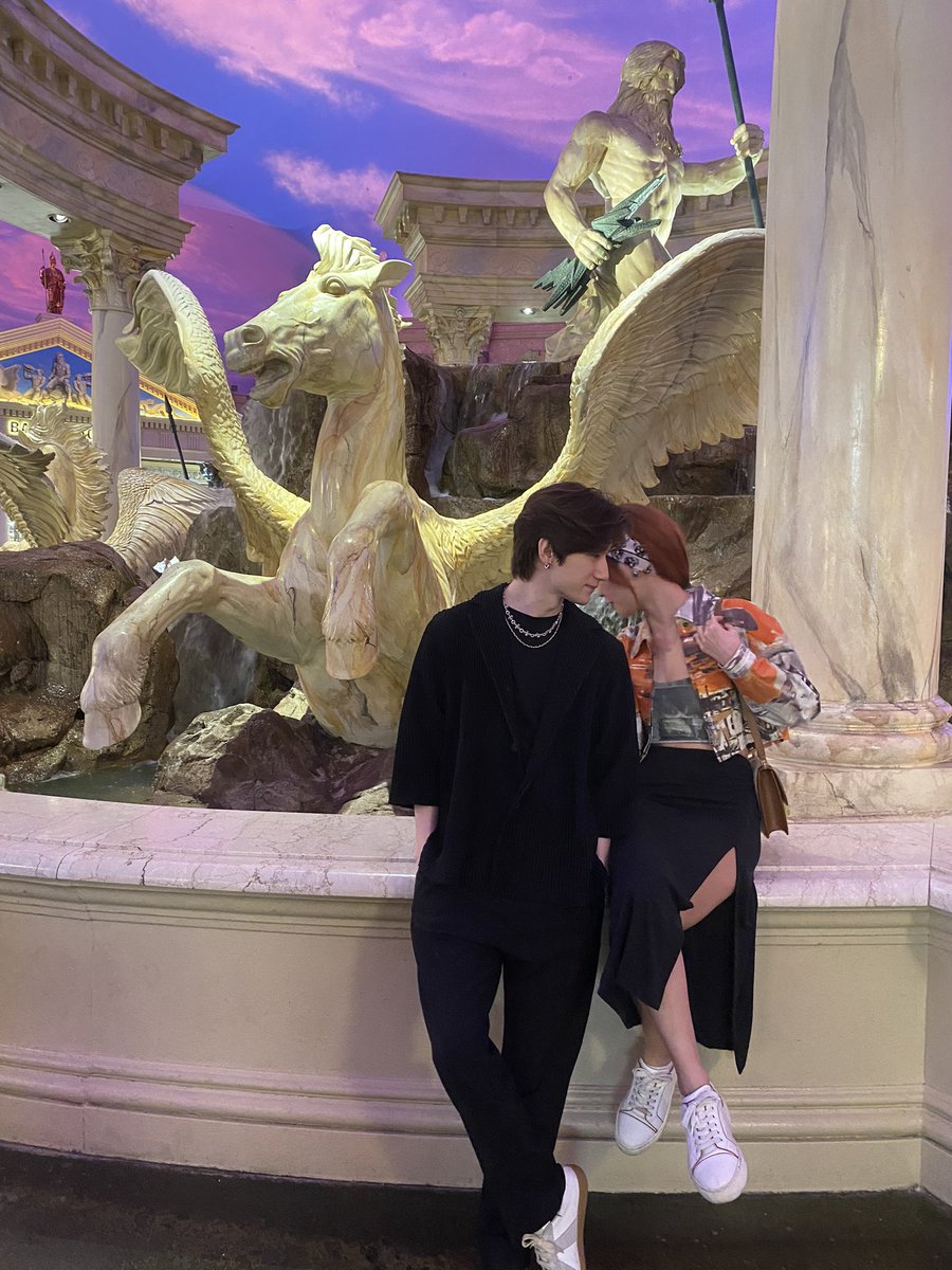 39daph's tweet photo. vegas
i was telling him my butt was slipping https://t.co/gH8yvTJM4h