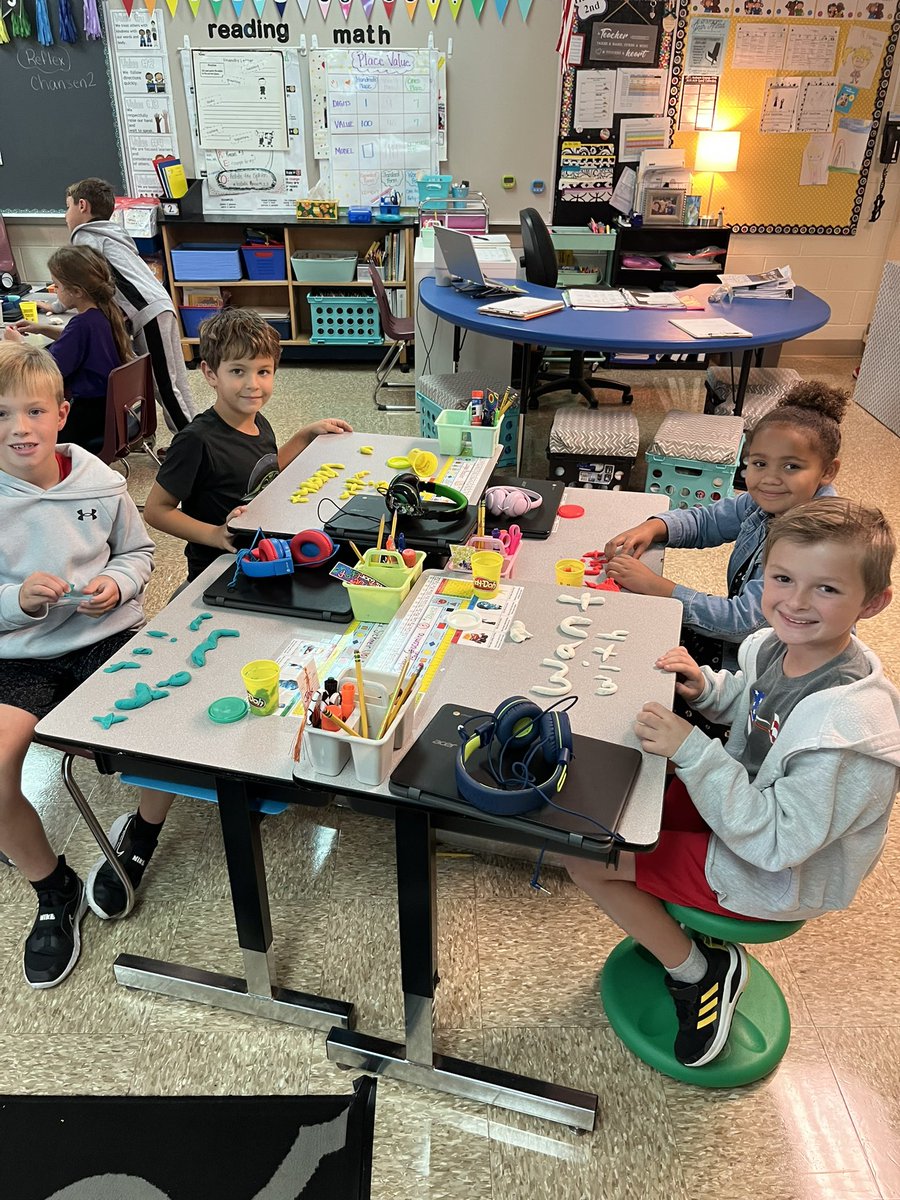 dublin2320's tweet photo. Practicing our OG Red Words using tactile learning with play-dough. @RobertCS118 #rcs118life #OGfun https://t.co/jeU2ogIahQ
