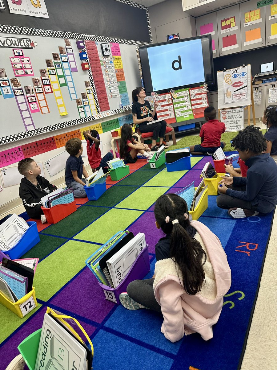 @UFLiteracy has been a game changer for us! Students are engaged in daily explicit phonics instruction based in the science of reading. We love learning to read! 💙📚✏️ #scienceofreading #soldastory @TransformHCPS