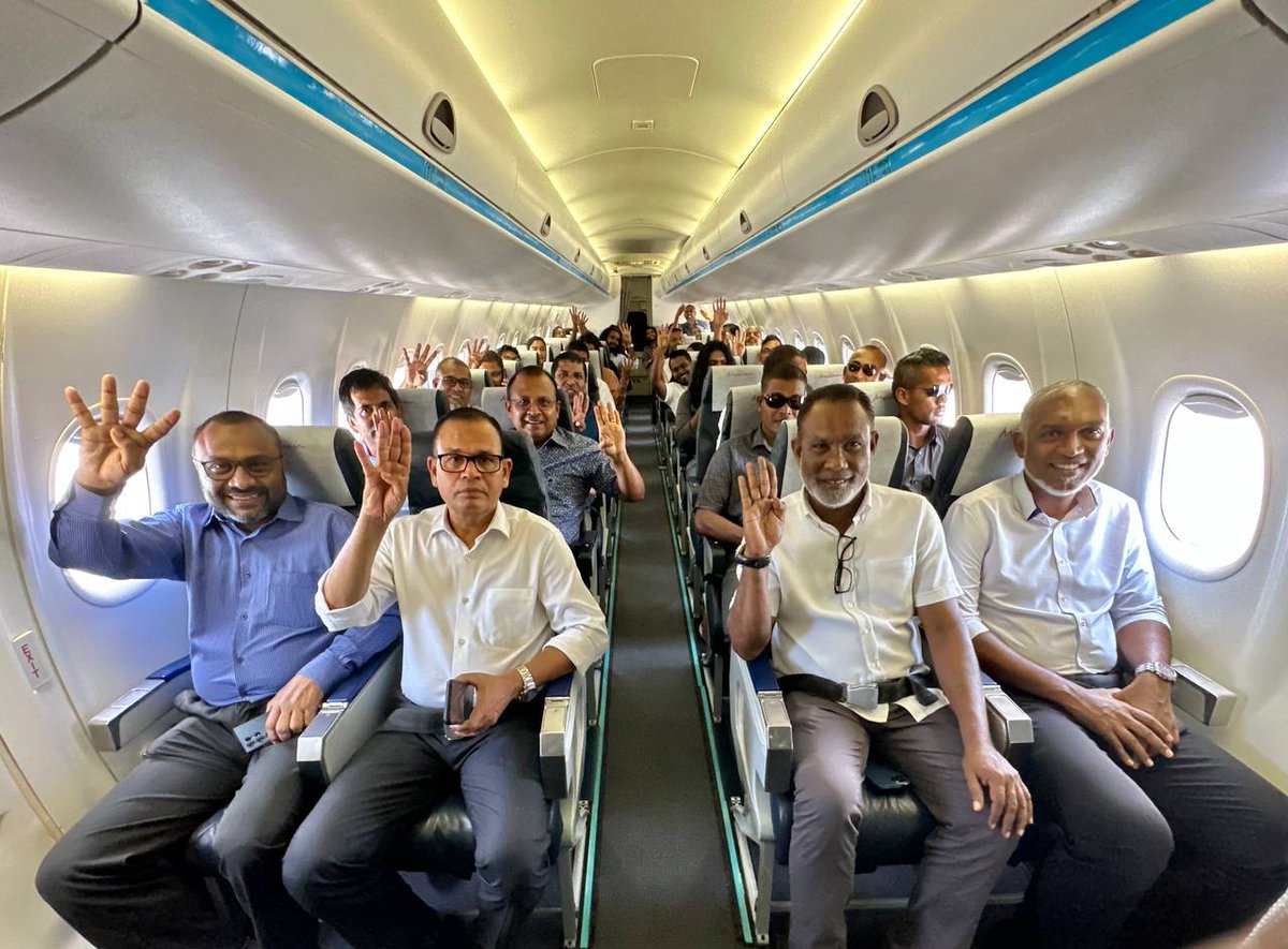 khulaasaanews's tweet photo. ޑރ. މުޙައްމަދު މުޢިއްޒު ނ. މާފަރަށް ✈️

@MMuizzu 
#Vote4Muizzu https://t.co/YwLoIfLit6