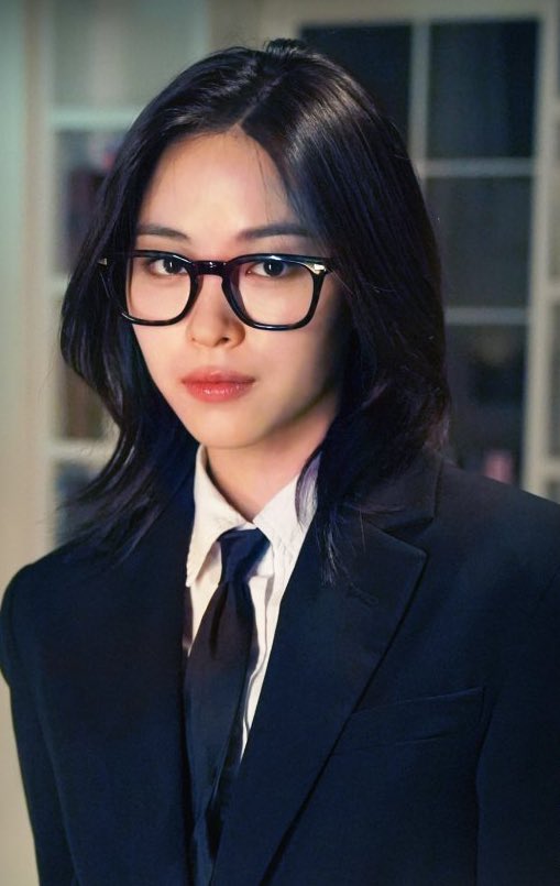 onlyforRyujin's tweet photo. RYUJIN SPECS AND IN SUIT🫠 https://t.co/FJILgBop8l