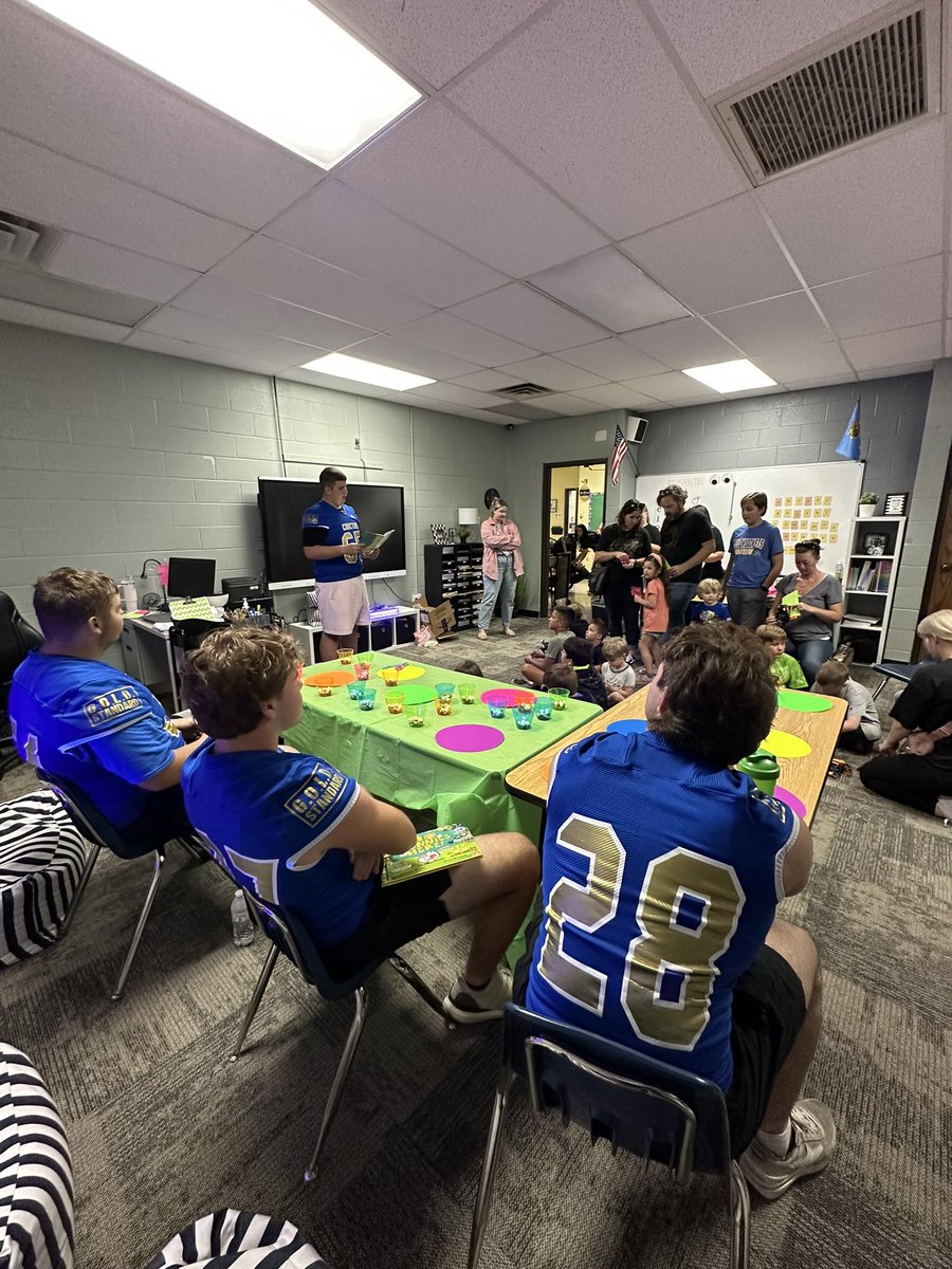 YellowjacketsFB's tweet photo. Family Reading Night at Westfall Elementary was a hit!  Players read to our elementary kiddos and families… and signed tons of autographs!  Thank you for the opportunity!
#StingEm🐝🤙 https://t.co/WWzs036E6Q