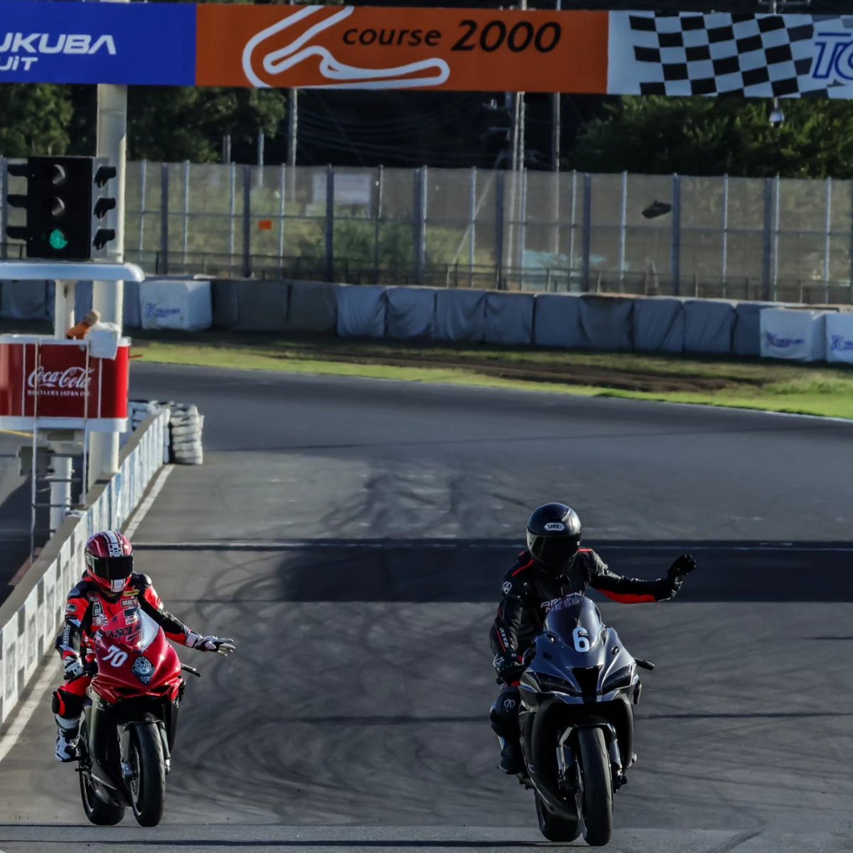 nao4ce's tweet photo. ハルちゃんと写っていて嬉しいな☺️❤️🏁

#HIDEOUT走行会 
#MVAGUSTA
#F3675 https://t.co/qAhP9aT8W6