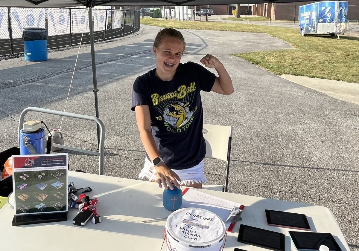 FlashesC's tweet photo. Congrats to the winners of the Homecoming Clash of the Classes Tournament! Juniors Win! 1st- Jackson Bingham, 2nd- Jackson Kaminski, 3rd- John Cherry, 4th- Nevan Tutterow.  Thanks to Reese Coffey for helping run the tourney! https://t.co/PPd8cLuT94