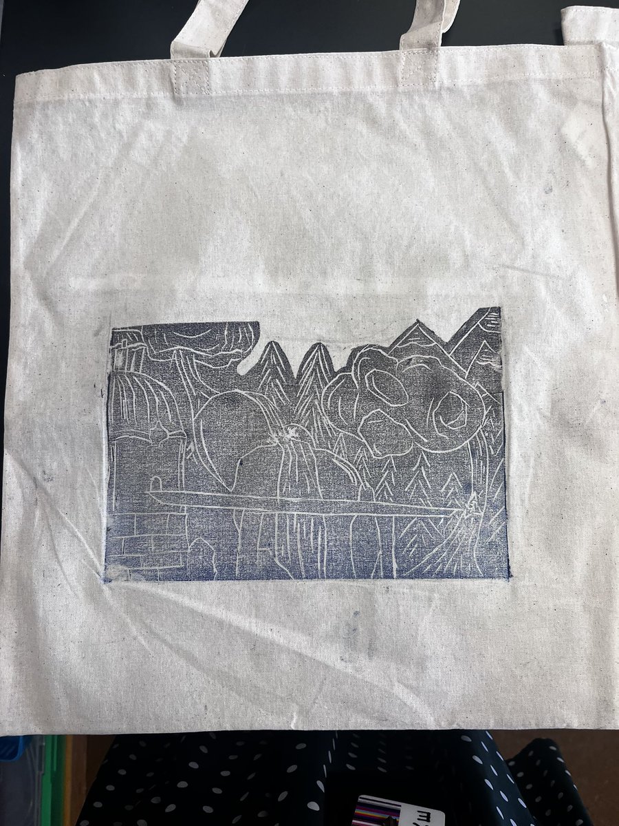 Completely blown away by what is happening <a href="/PhelpsCenter/">Phelps Center</a>! Can you believe these printed totes were created by 5th and 6th graders?
#printmaking #linoleum #philanthropy #art